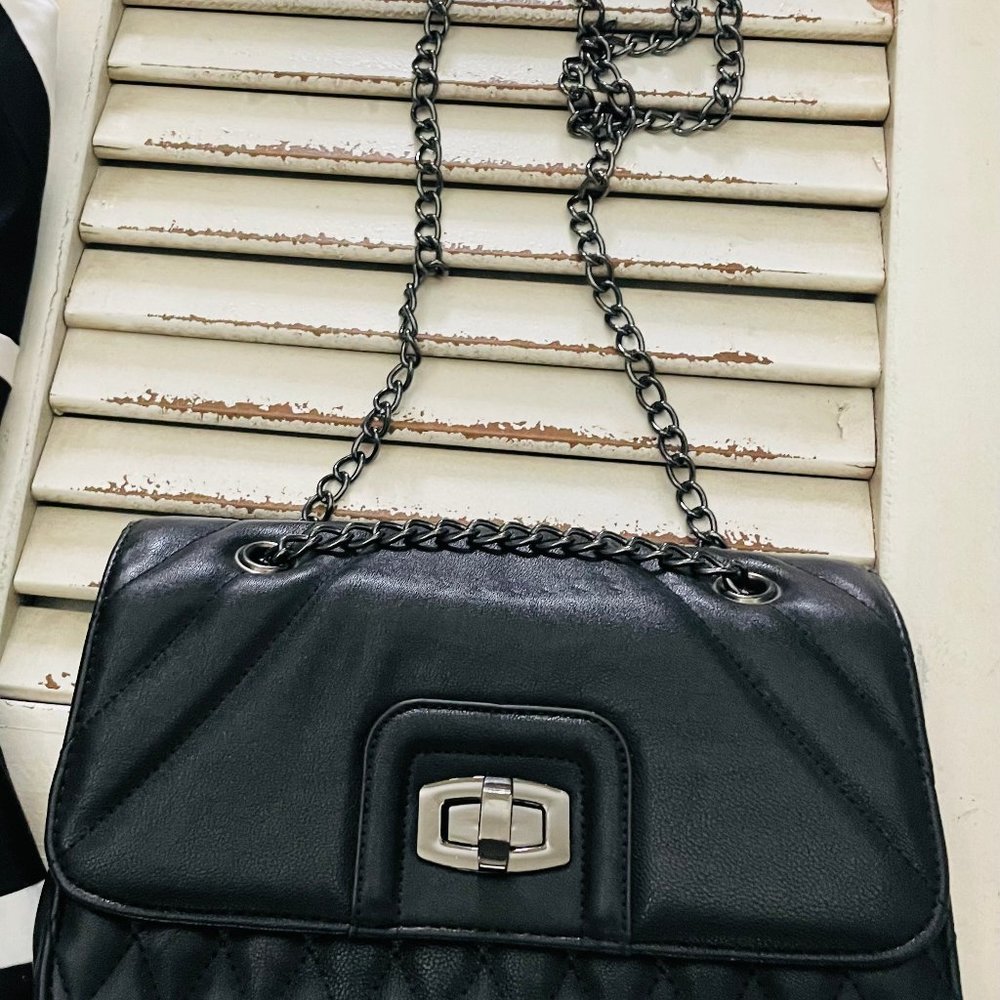 Express‎ black quilted purse adjustable chain strap